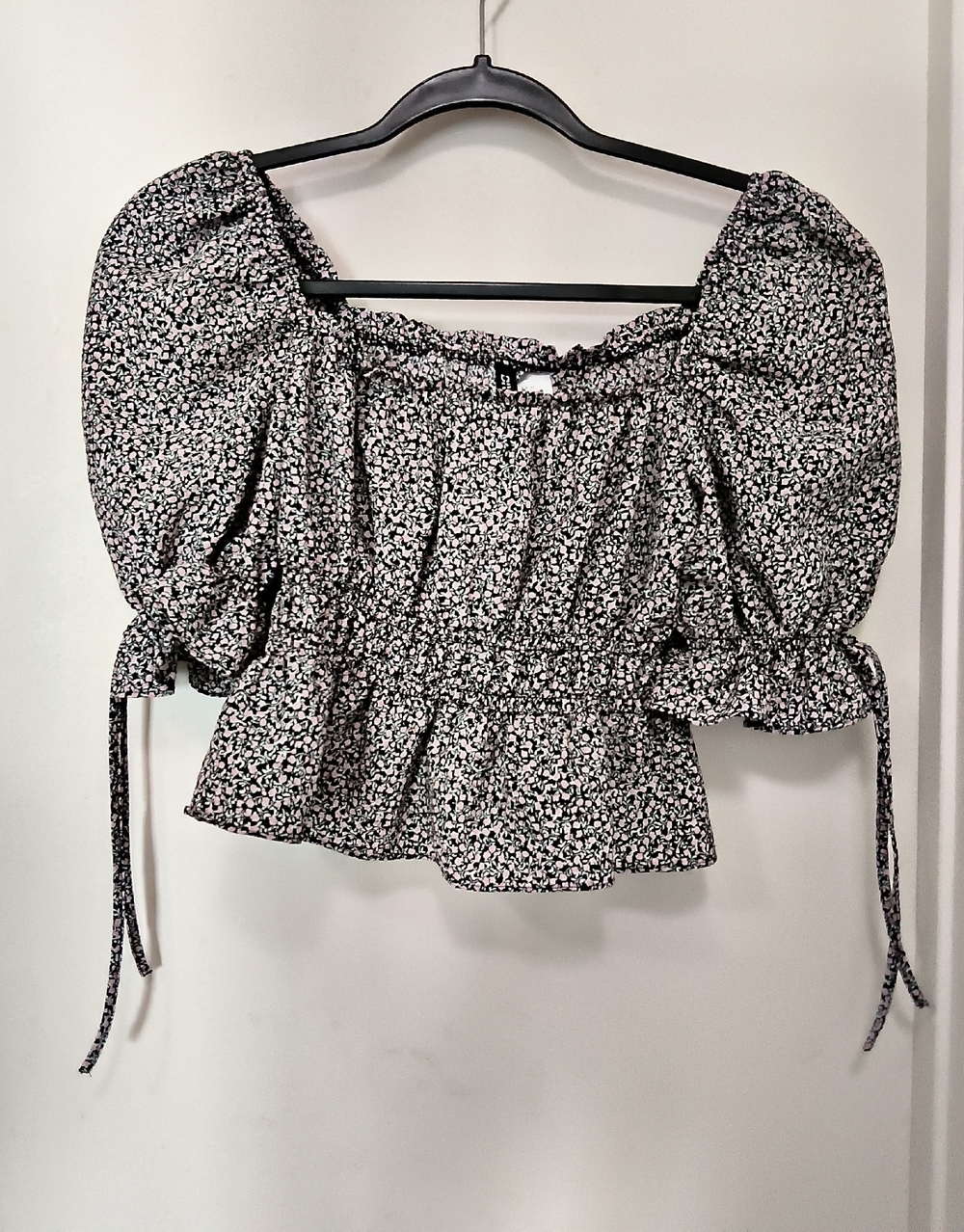 H&M Divided Black Floral Puff-Sleeve Peplum Blouse XS